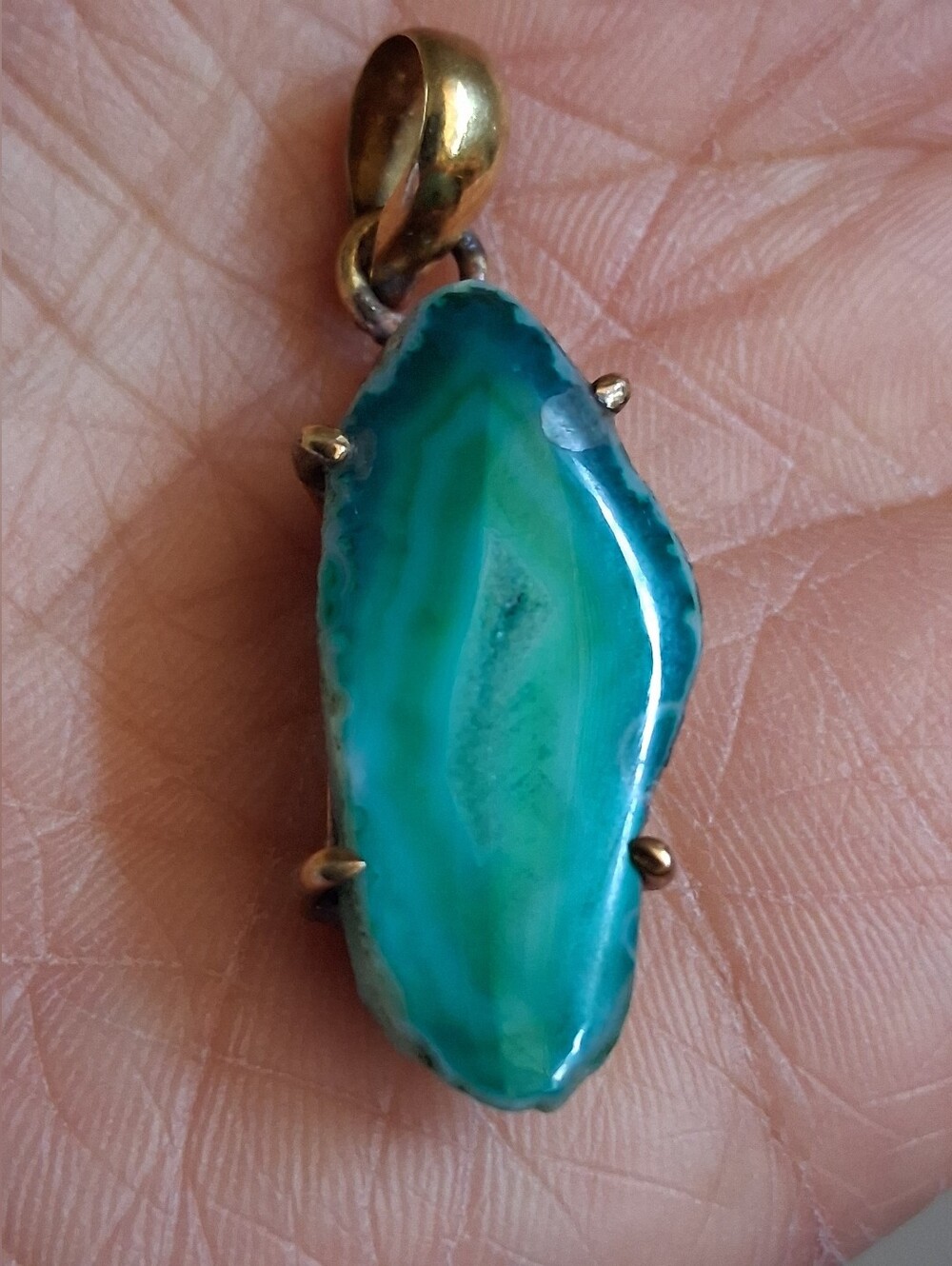 HANDCRAFTED GREEN AGATE SLICE PENDANT NECKLACE